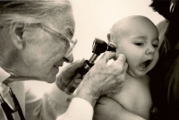 Welch Allyn - Otoscope Head - 21111 - In Use